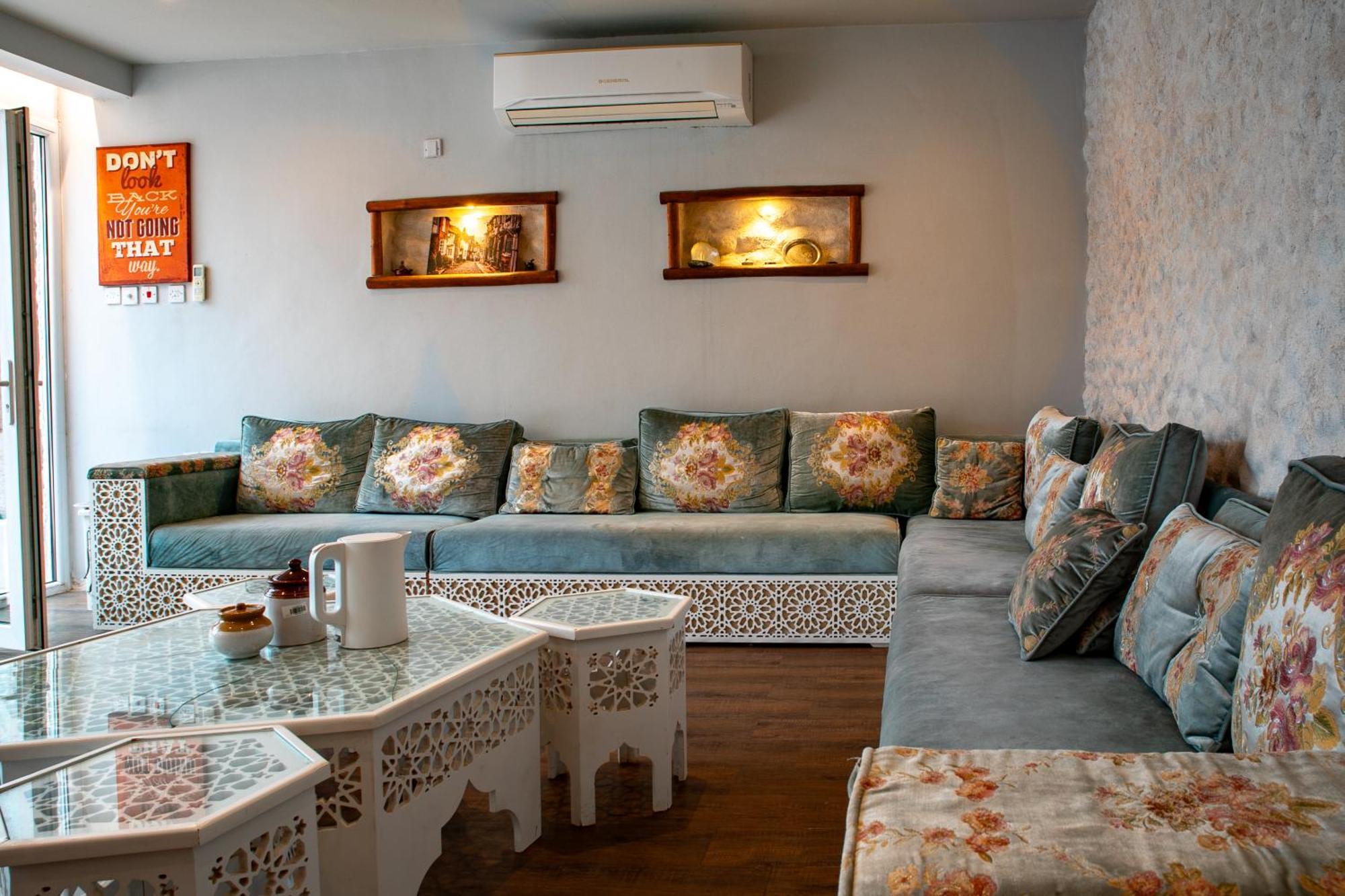 Elegant Garden Stay With 2 Living Areas, 2 Bedrooms, 1 Full And 1 Half Bath For 6 Guests Umm Al Amad Bagian luar foto