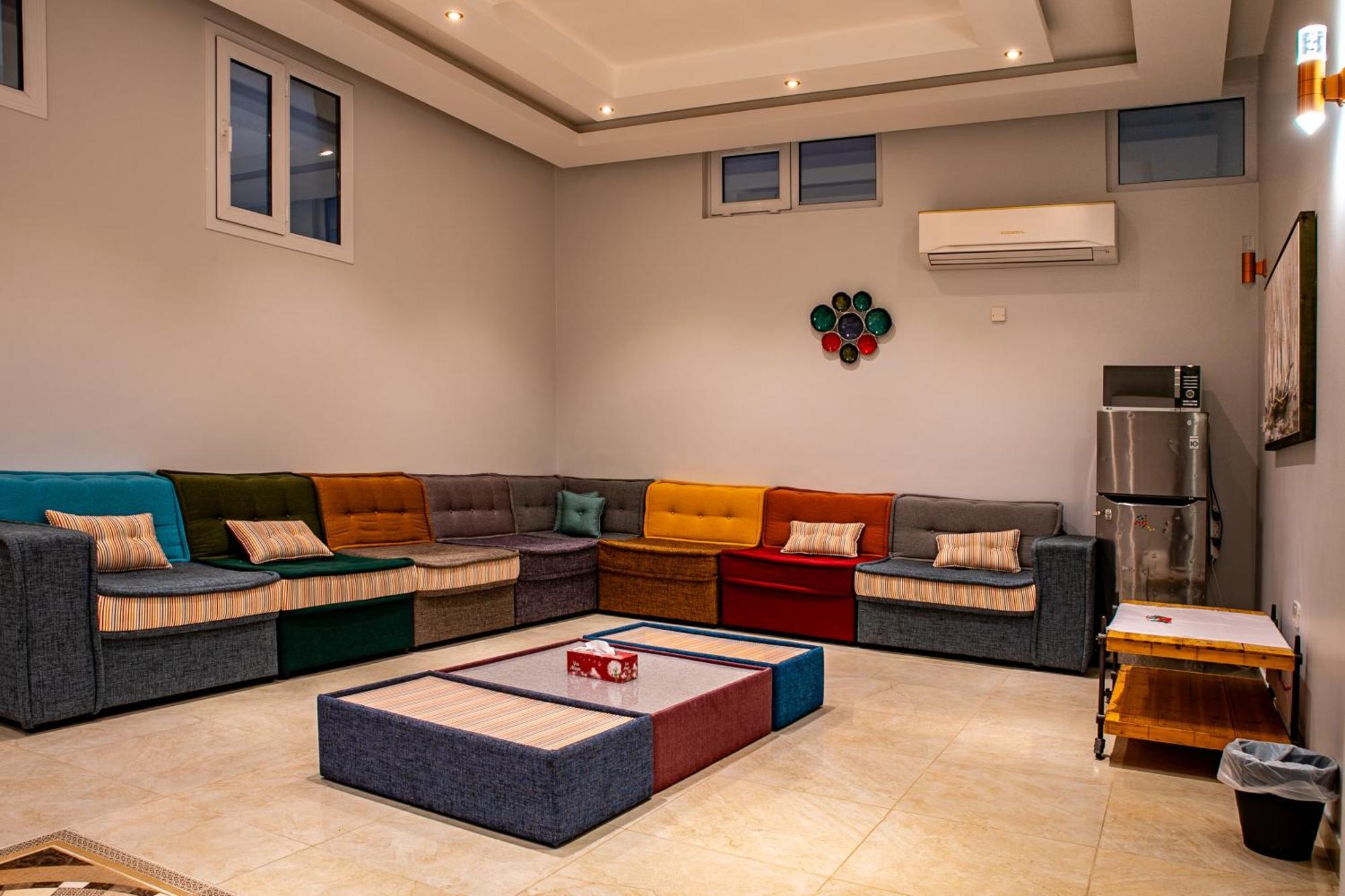 Elegant Garden Stay With 2 Living Areas, 2 Bedrooms, 1 Full And 1 Half Bath For 6 Guests Umm Al Amad Bagian luar foto